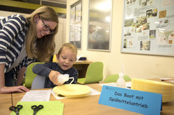 Kinderprogramm im Chemiegebäude - Boot mit Spülmittelantrieb