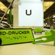 Ein Schild auf dem "3D-Drucker" steht.