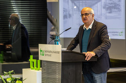 Prof. Manfred Bayer, Rector of TU Dortmund University, stands at the lectern and gives a speech.