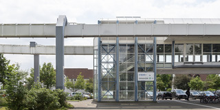 H-Bahn-Uni Die H-Bahn-Station an der Haltestelle Universität.