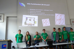 Abschlusspräsentation der Gruppe "Druck dir was" sowie Darstellung der Teammitglieder.