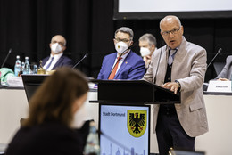 Mai Portrait von Prof. Herbert Waldmann