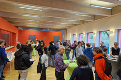 offene Gesprächsrunde im Foyer der technischen Universität Dortmund