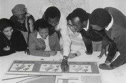 Afrikanische Studierende arbeiten im Rahmen des SPRING-Projekts an planerischen Problemlösungen für ihre Heimatländer. Afrikanische Studierende arbeiten im Rahmen des SPRING-Projekts an planerischen Problemlösungen für ihre Heimatländer.