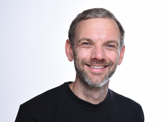 Andreas Lichter Bild eines lächelnden Mannes vor weißem Hintergrund