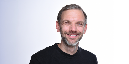 Andreas Lichter Bild eines lächelnden Mannes vor weißem Hintergrund
