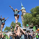 Cheerleader der TU Dortmund stapeln sich vor der St. Reinoldikirche in die Höhe