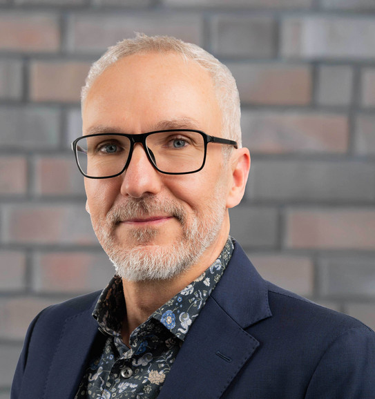 Porträtfoto: Prof. Daniel Rauh