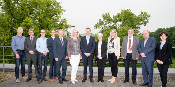 Gruppenfoto zur Eröffnung der Engineering Alliance Ruhr.