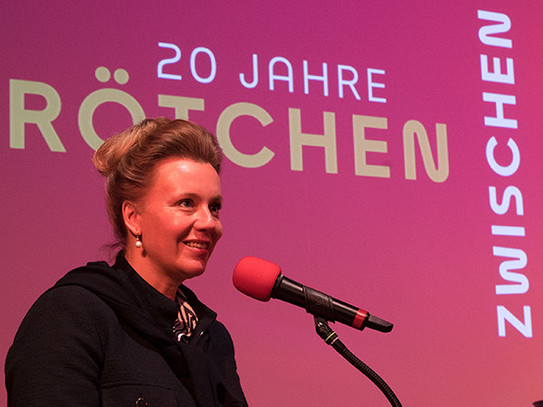 Ina Brandes stands at the lectern