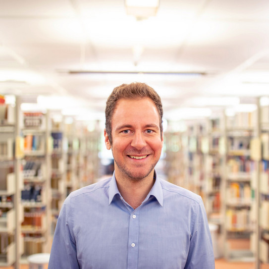 Christian Staerk picture of a man in a library