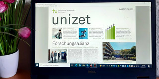 unizet 466 Ein Laptop, auf dem die unizet zu sehen ist. Links daneben ist eine Blume und eine Pflanze zu sehen. u