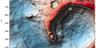 Grafik eines digitales Höhenmodells des Landeplatzes mit farblich verschieden gekennzeichneten Höhen