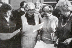 In 1982, the first graduates of the senior study program in the model trial receive their certificates.