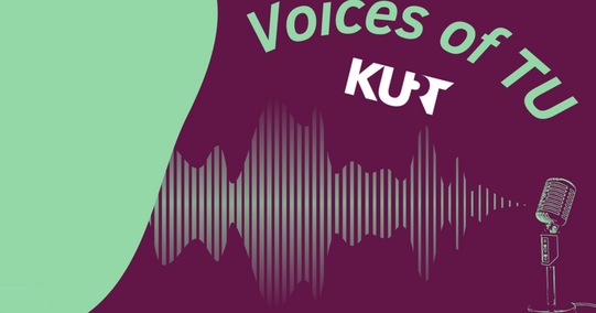 Auf lilanem Hintergrund steht in grün der Schriftzug "Voices of TU"