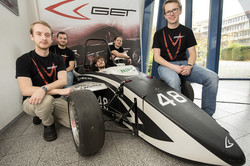 Das studentische Rennteam GET racing mit Sportwagen