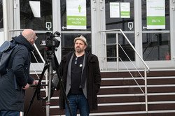 Interview situation with Prof. Matthias Schneider