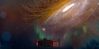 Foto: Das IceCube Laboratorium unter den Magnetfeldlinien der Milchstraße.