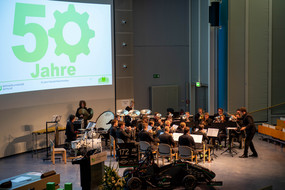 Die Universitäts Brass Band „United Harriet Colliery Band (UHCB)“ spielt im Audimax der TU Dortmund. 