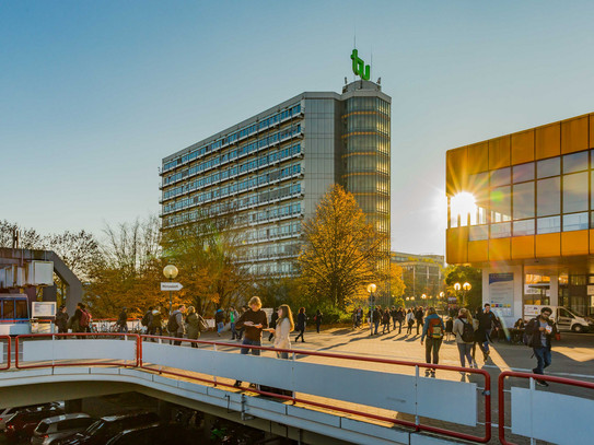 Die Gebäude des Campus Nord im Sonnenschein.