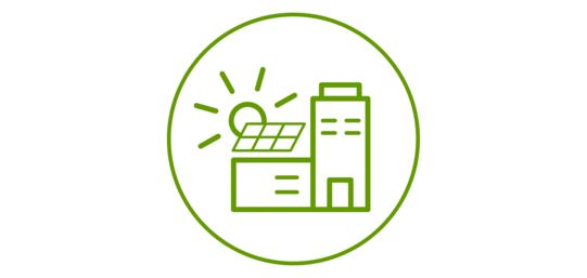Icon eines industriellen Gebäudes mit einer Photovoltaik-Anlage auf dem Dach und strahlender Sonne