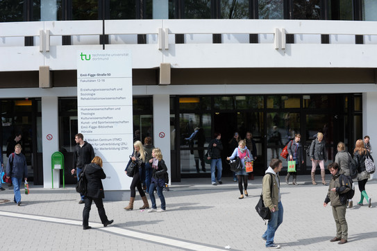 Students walking into the Emil Figge 50 building