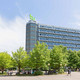 Mathetower mit Bäumen im Sommer Mathetower mit Bäumen im Sommer