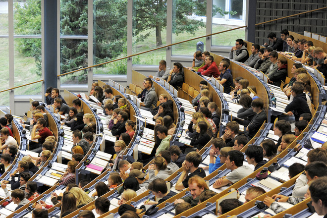Studenten bei einer Vorleseung im Hörsaal (Audimax) Studenten bei einer Vorleseung im Hörsaal des Audimax'