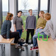 Gruppenfoto von Studierenden Ein Gruppenfoto von Studierenden im Seminarraum mit dem TU Dortmund Logo.