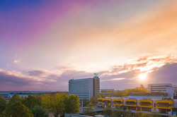 Sonnenuntergang über den Gebäuden des Campus Nord der TU Dortmund.